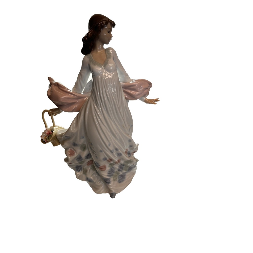 Lladró"‎ Summer Serenade" 12.75 inch 5890 Retired 1991 Figurine - Blue/White